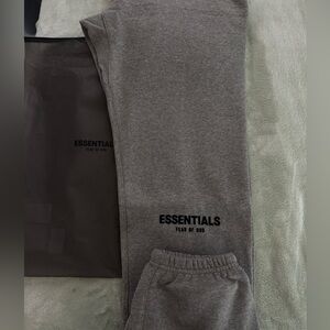 dark oatmeall essentials sweatpants, size medium men